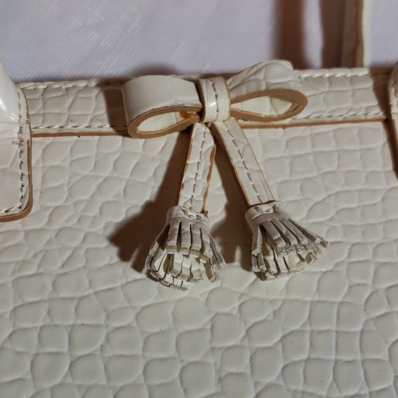 Liz Claiborne cream handbag - Picture 2 of 6